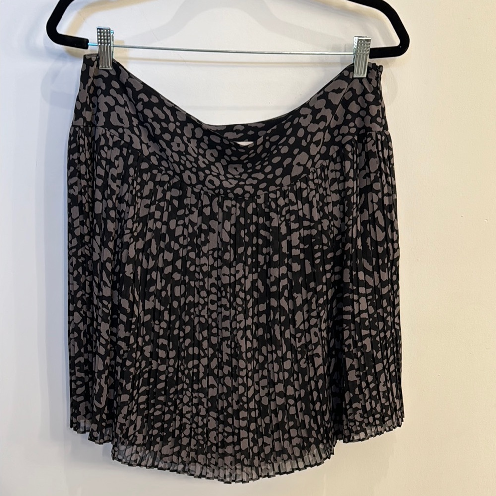 Elegant Black and Gray Leopard Print Skirt